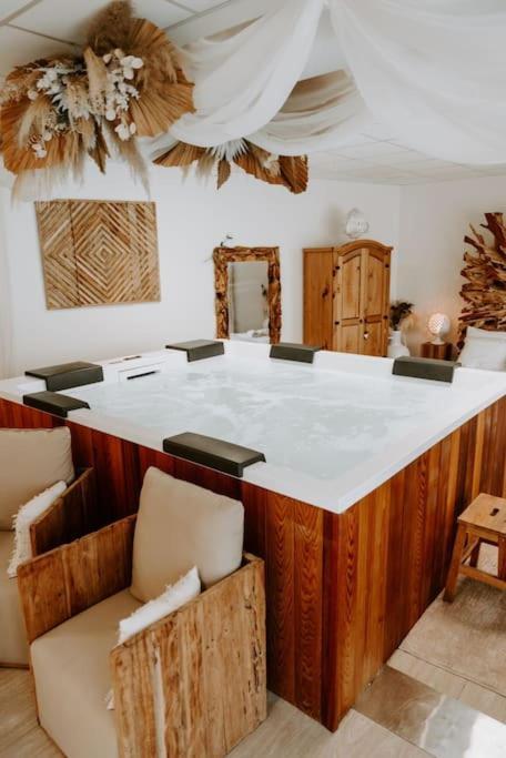 Suite De Charme Avec Jacuzzi Et Cabine Infrarouge Tubize المظهر الخارجي الصورة